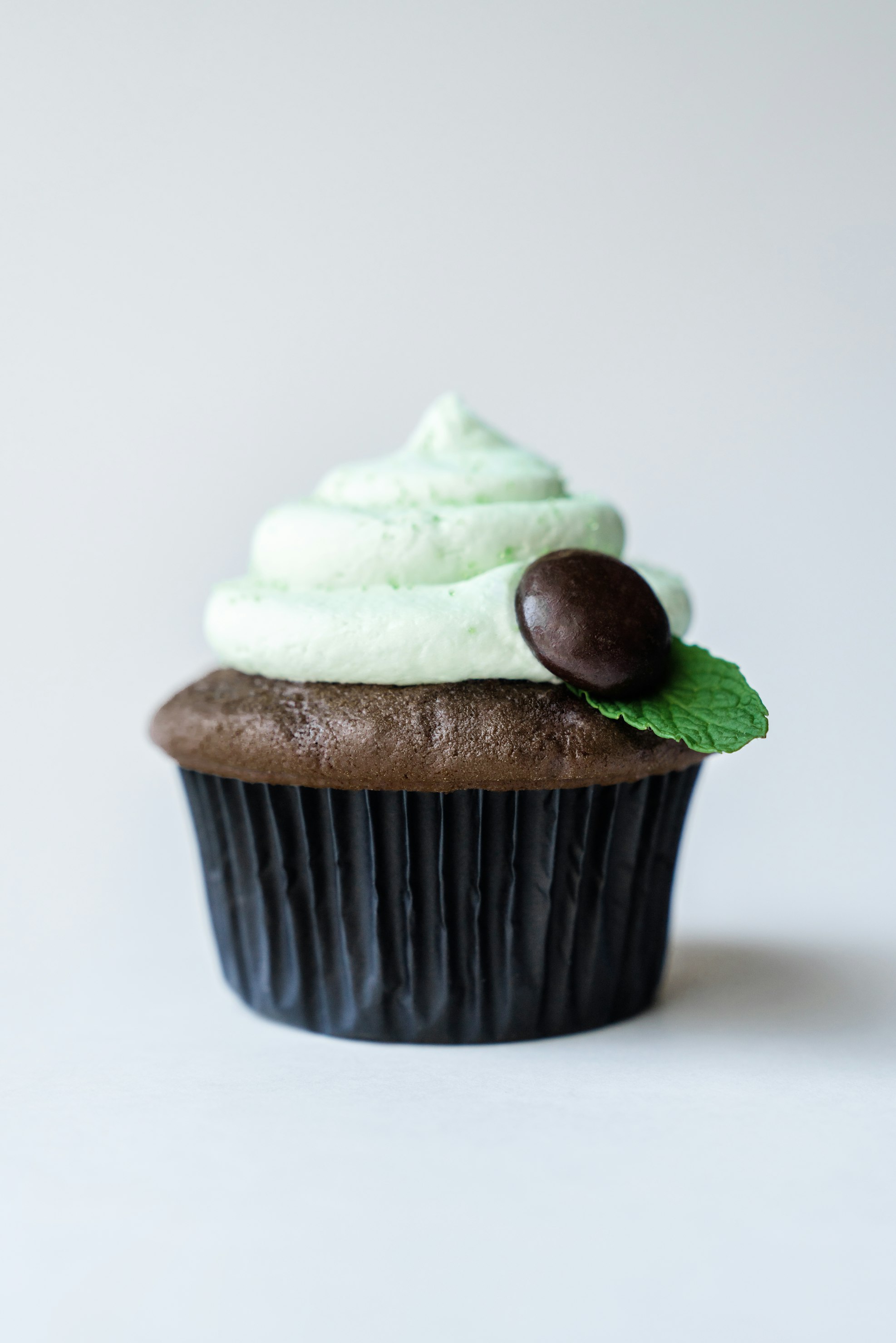 Decorated cupcakes from the Arie Classic Events portfolio